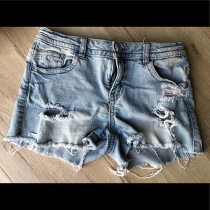 Distressed jean shorts light blue size 6